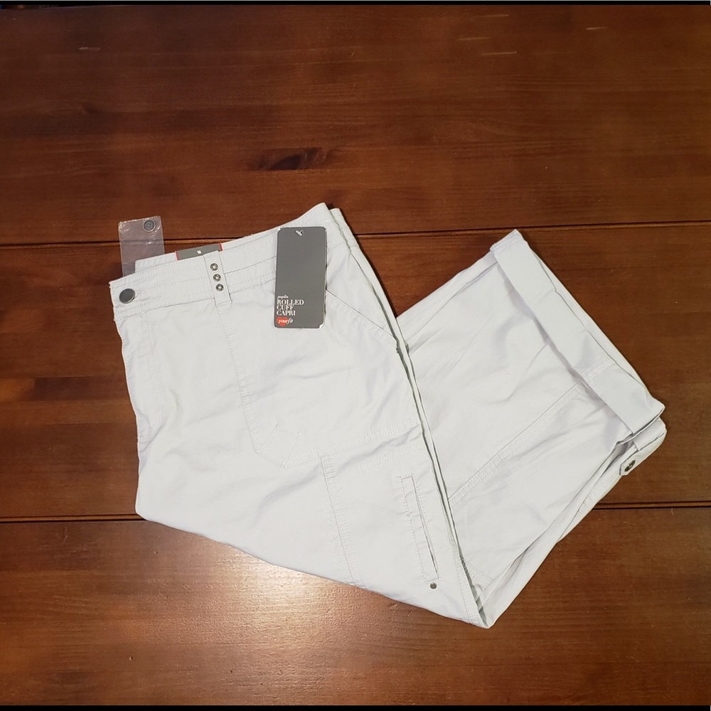 Avenue NWT Rolled Cuff Capri Pants Size 18